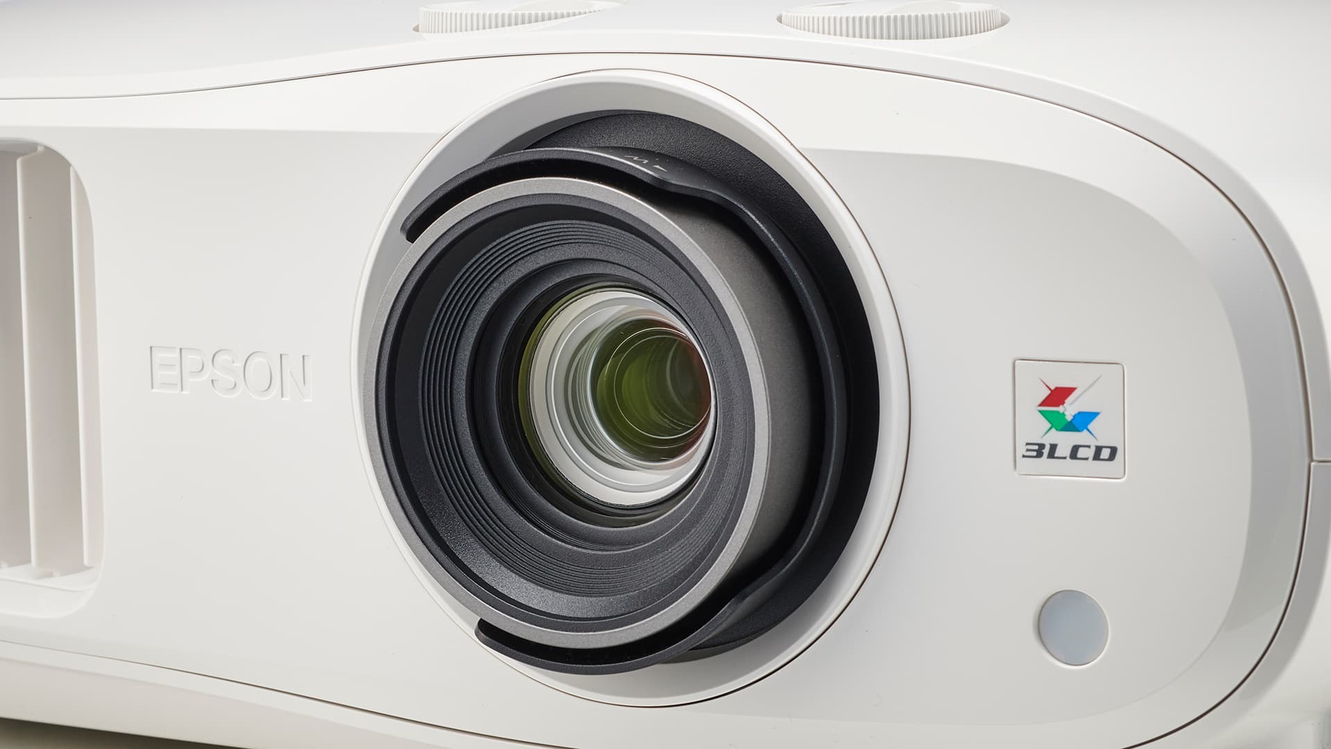 Epson EH-TW7000 3LCD Projector, 4K PRO UHD (4096 x 2160) 8.8mln. pixel or (3840 x 2160) 8.3 mln. pixelBT