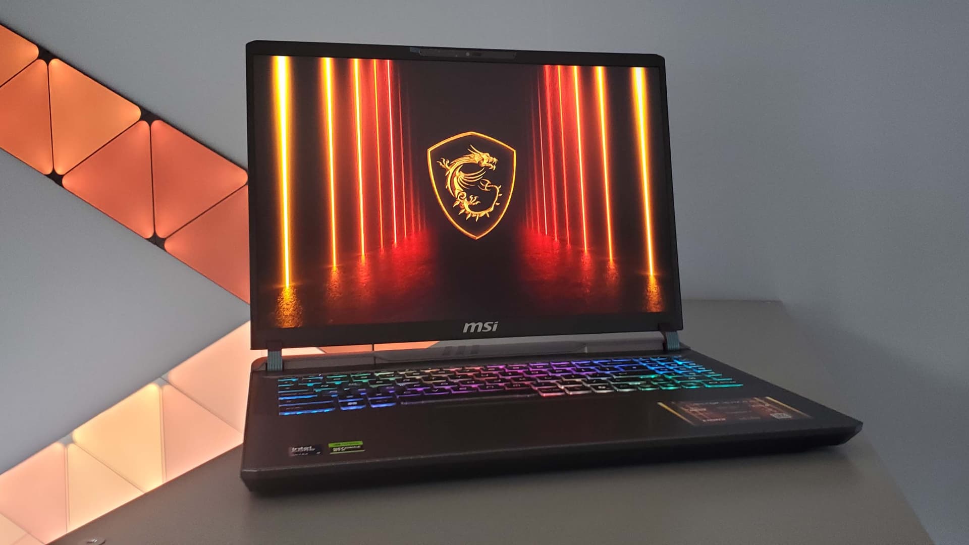 MSI Vector 16 HX AI A2XWHG-080XRU (9S7-15M352-080) 7 255HX/32Gb/SSD1Tb/RTX5070 Ti 12Gb/16"/IPS/WUXGA/1920x1200/144Hz/NoOS/Cosmos Gray