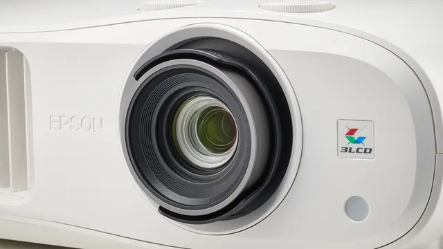 Epson EH-TW7000 3LCD Projector, 4K PRO UHD (4096 x 2160) 8.8mln. pixel or (3840 x 2160) 8.3 mln. pixelBT